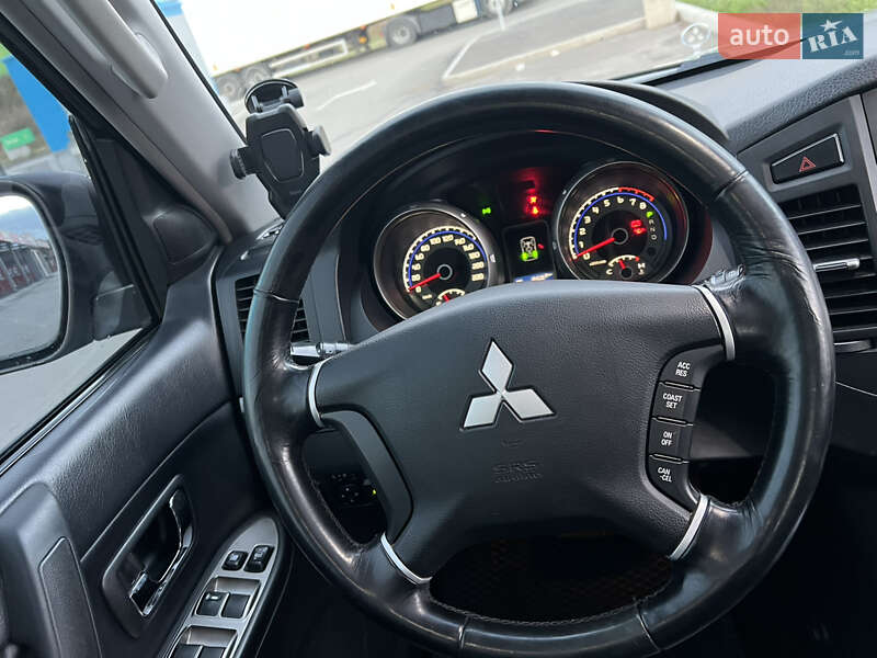 Позашляховик / Кросовер Mitsubishi Pajero 2007 в Києві