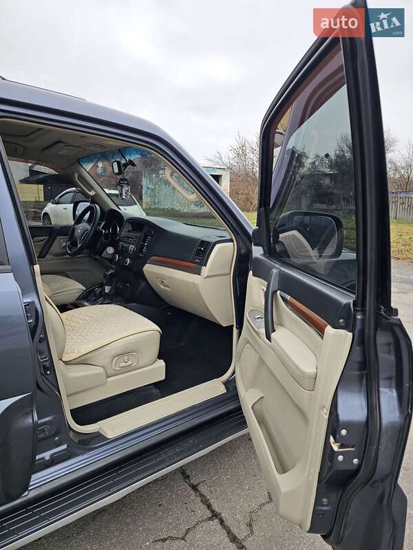 Позашляховик / Кросовер Mitsubishi Pajero 2007 в Харкові