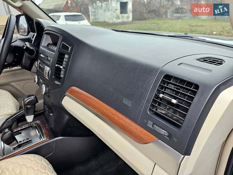 Позашляховик / Кросовер Mitsubishi Pajero 2007 в Харкові