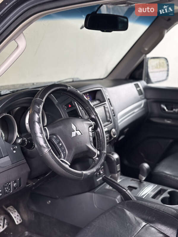 Внедорожник / Кроссовер Mitsubishi Pajero 2007 в Киеве