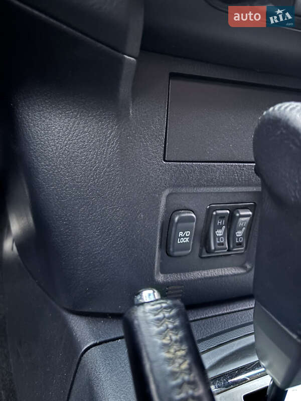 Внедорожник / Кроссовер Mitsubishi Pajero 2007 в Киеве