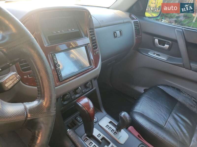 Внедорожник / Кроссовер Mitsubishi Pajero 2006 в Смеле