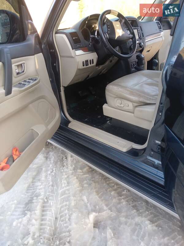 Внедорожник / Кроссовер Mitsubishi Pajero 2008 в Путиле