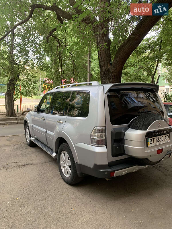 Внедорожник / Кроссовер Mitsubishi Pajero 2008 в Николаеве