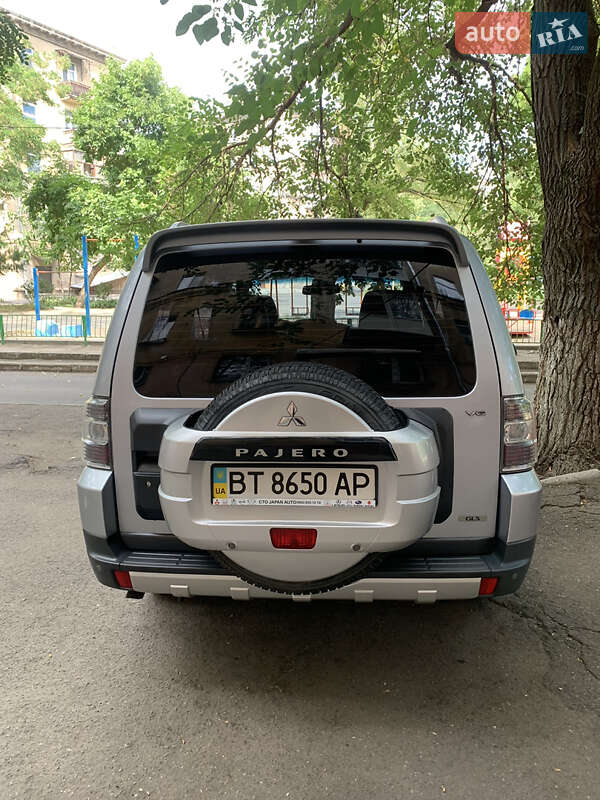 Внедорожник / Кроссовер Mitsubishi Pajero 2008 в Николаеве