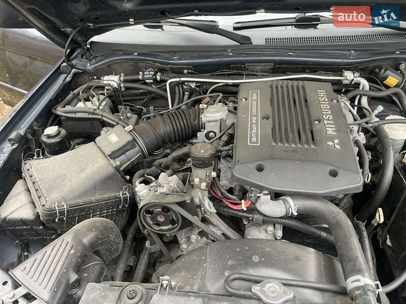 Внедорожник / Кроссовер Mitsubishi Pajero 2008 в Чернигове