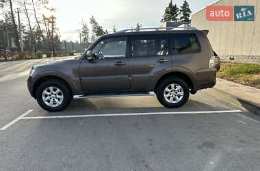 Позашляховик / Кросовер Mitsubishi Pajero 2010 в Києві