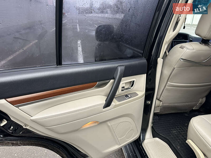 Внедорожник / Кроссовер Mitsubishi Pajero 2007 в Полтаве