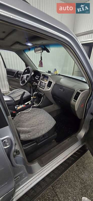 Внедорожник / Кроссовер Mitsubishi Pajero 2005 в Черновцах