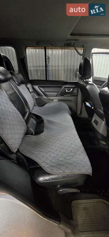 Внедорожник / Кроссовер Mitsubishi Pajero 2005 в Черновцах