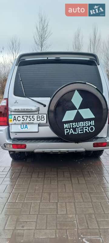 Внедорожник / Кроссовер Mitsubishi Pajero 2005 в Нововолынске
