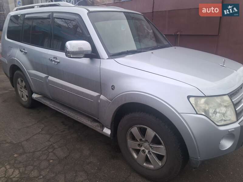 Внедорожник / Кроссовер Mitsubishi Pajero 2008 в Киеве