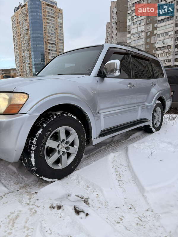 Внедорожник / Кроссовер Mitsubishi Pajero 2006 в Киеве