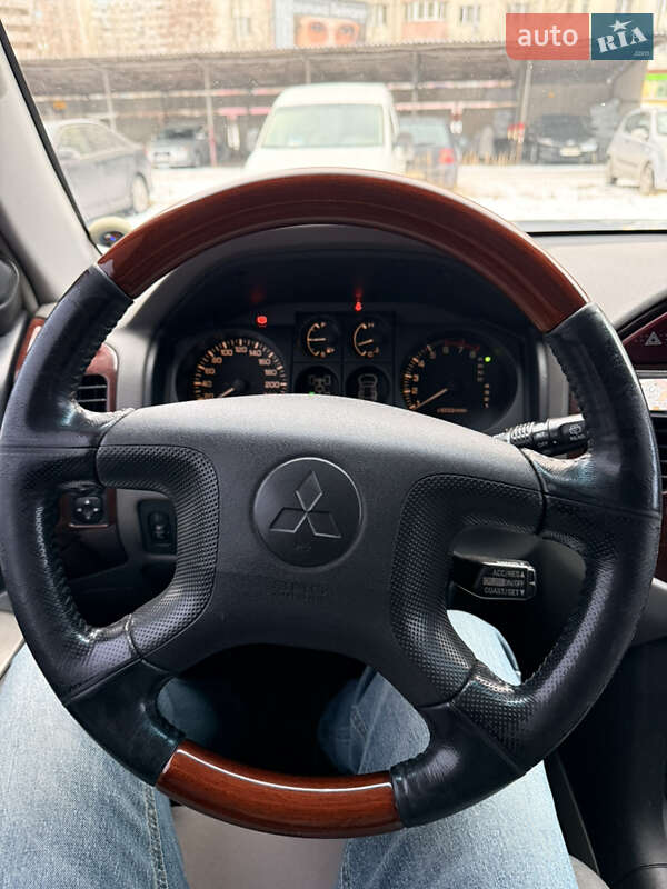 Внедорожник / Кроссовер Mitsubishi Pajero 2006 в Киеве