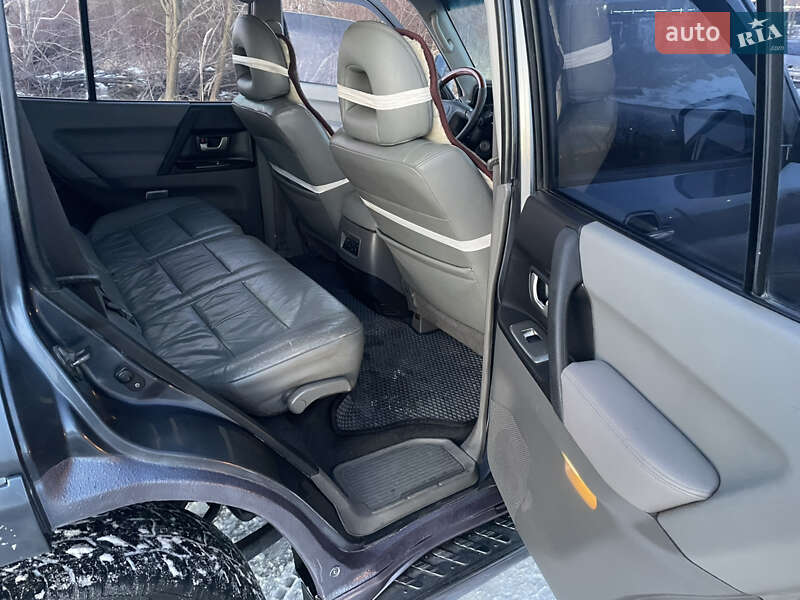 Внедорожник / Кроссовер Mitsubishi Pajero 2006 в Львове
