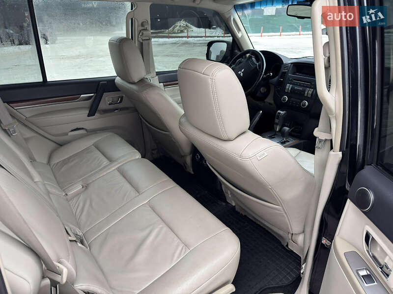 Позашляховик / Кросовер Mitsubishi Pajero 2008 в Києві