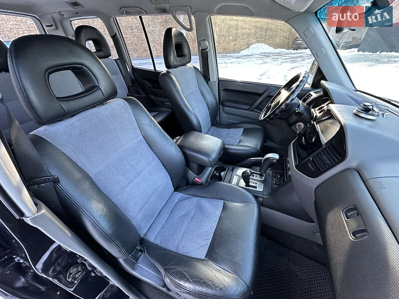 Позашляховик / Кросовер Mitsubishi Pajero 2005 в Дубні