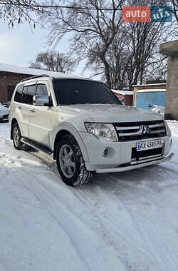 Позашляховик / Кросовер Mitsubishi Pajero 2007 в Краснограді