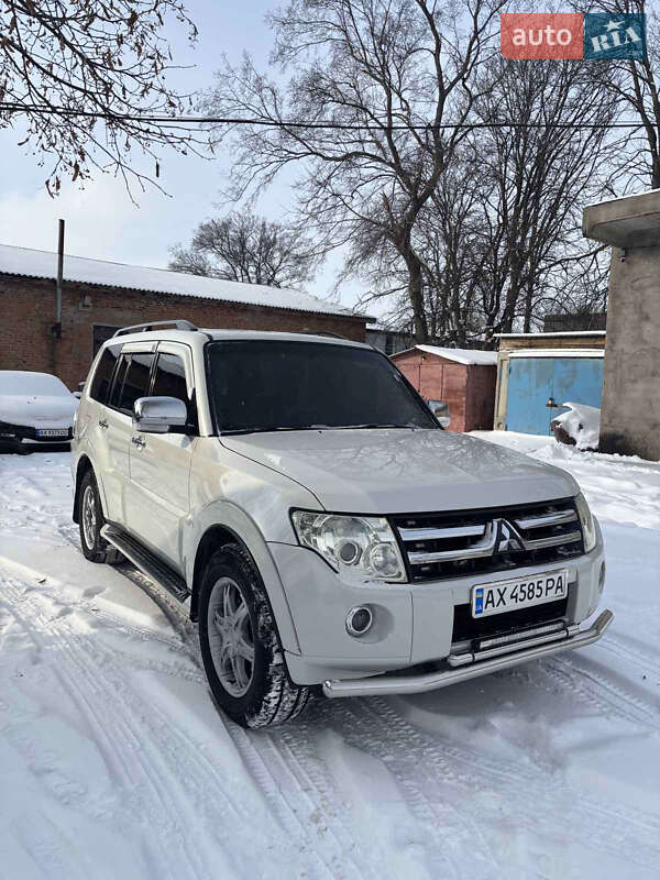 Внедорожник / Кроссовер Mitsubishi Pajero 2007 в Краснограде
