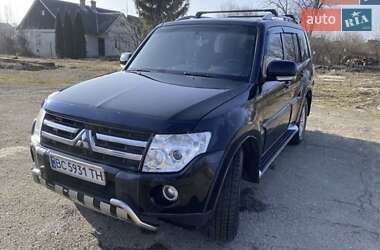 Внедорожник / Кроссовер Mitsubishi Pajero 2007 в Новояворовске