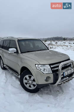 Позашляховик / Кросовер Mitsubishi Pajero 2008 в Києві