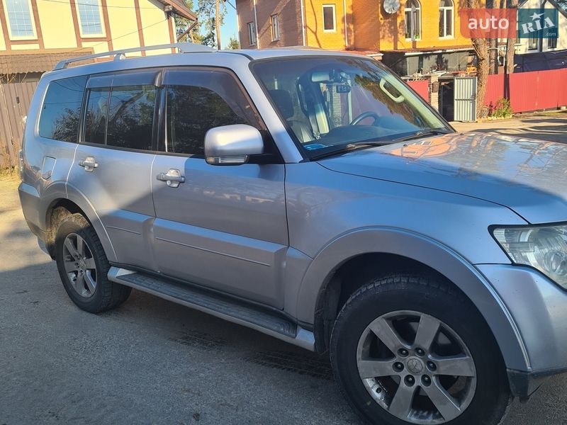 Внедорожник / Кроссовер Mitsubishi Pajero 2007 в Буче
