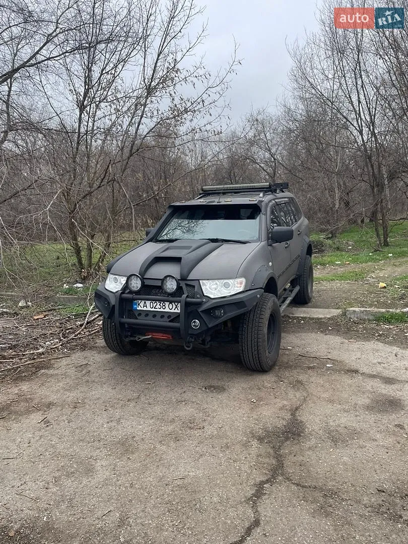 2010 Mitsubishi Pajero - мініатюра 11