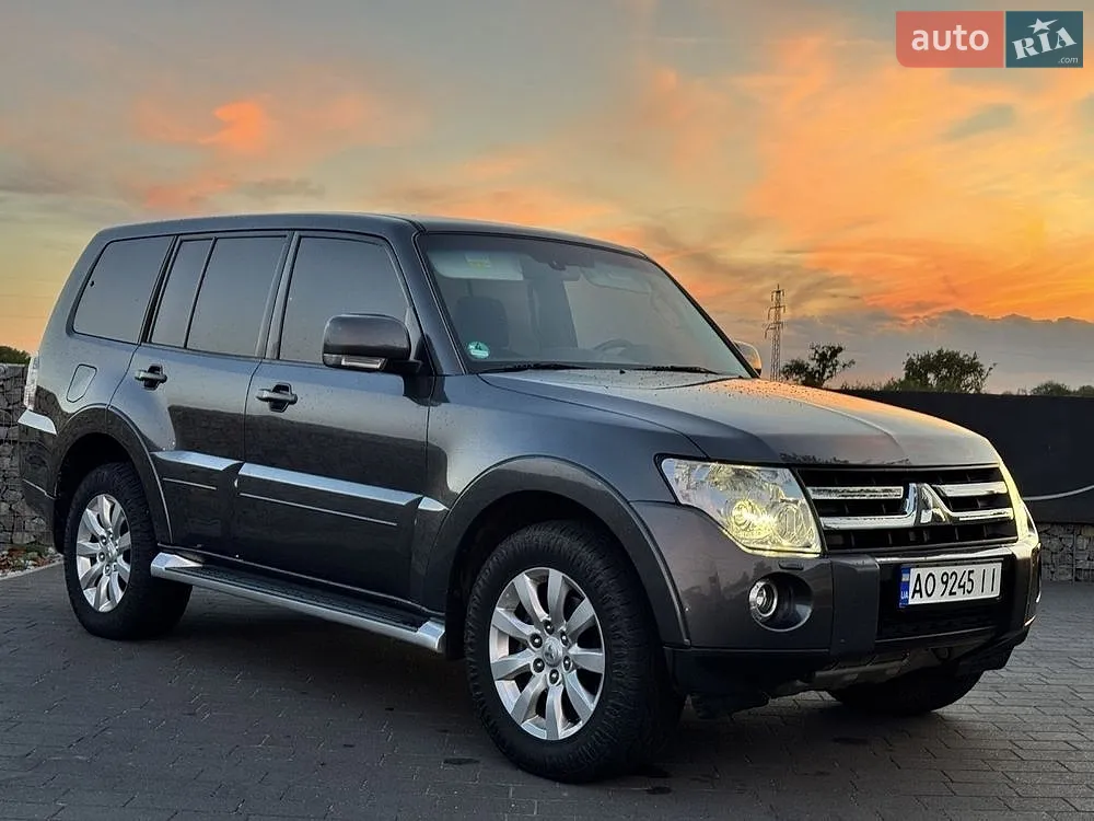 2010 Mitsubishi Pajero - мініатюра 2