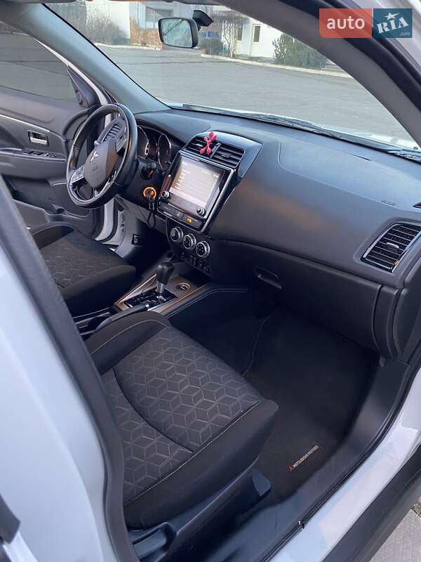 Внедорожник / Кроссовер Mitsubishi RVR 2021 в Александрие