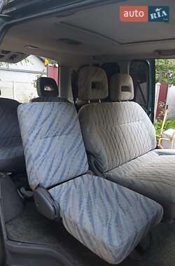 Минивэн Mitsubishi Space Gear 2001 в 
