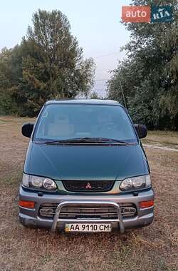 Минивэн Mitsubishi Space Gear 1999 в 