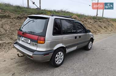 Минивэн Mitsubishi Space Runner 1992 в 