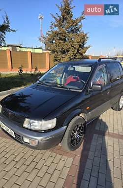 Минивэн Mitsubishi Space Runner 1997 в 