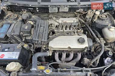 Минивэн Mitsubishi Space Runner 1997 в 