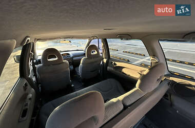 Минивэн Mitsubishi Space Wagon 2003 в 