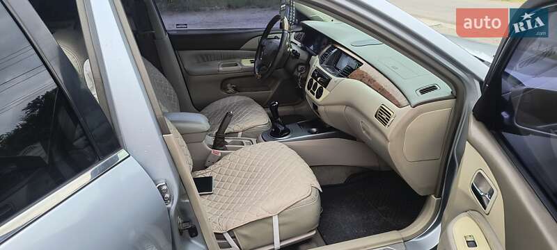 Седан Mitsubishi Virage 2004 в Запорожье