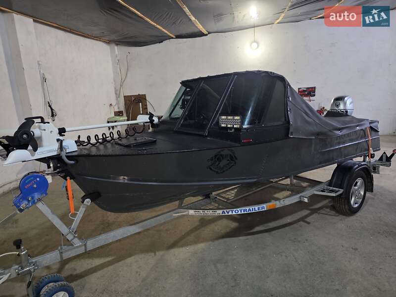 Катер МКМ Херсонка 1971 в Черновцах фото Катер МКМ Херсонка 1971 в Черновцах