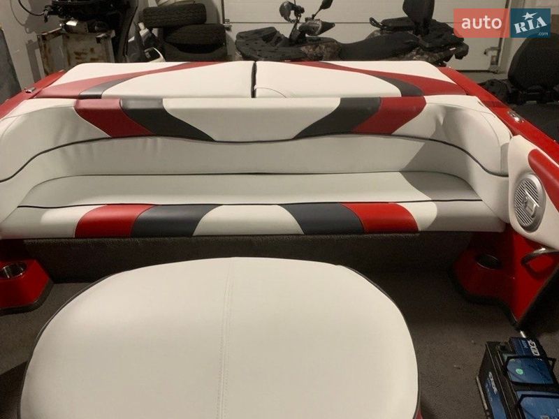 Катер Moomba Mobius 2007 в Черкасах фото 7 Катер Moomba Mobius 2007 в Черкасах