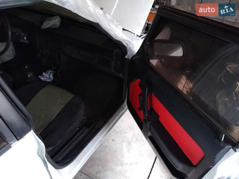 Хэтчбек Москвич/АЗЛК 2141 1991 в Кривом Роге