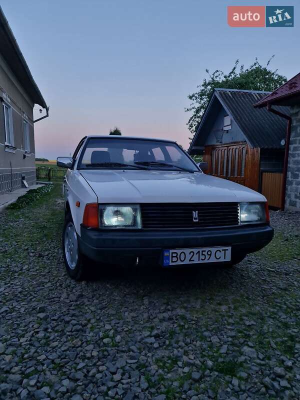 Хэтчбек Москвич/АЗЛК 2141 1989 в 