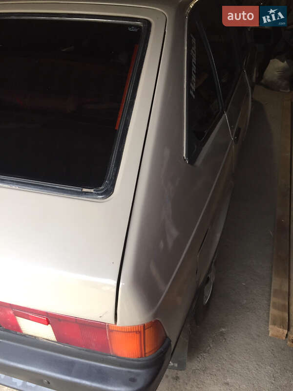Хэтчбек Москвич/АЗЛК 2141 1991 в Кривом Роге фото 4 Хэтчбек Москвич/АЗЛК 2141 1991 в Кривом Роге