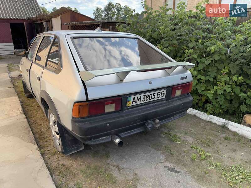 Хэтчбек Москвич/АЗЛК 2141 1990 в Барановке