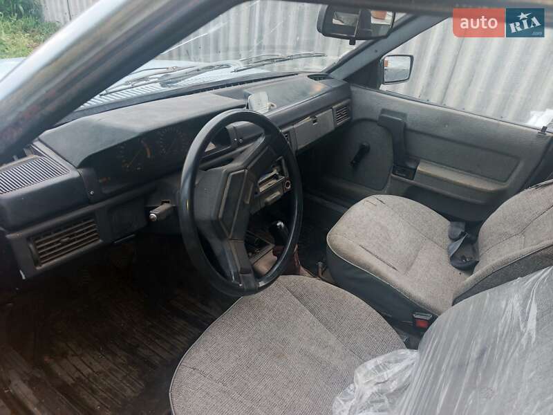 Ліфтбек Москвич/АЗЛК 2141 1990 в Носівці