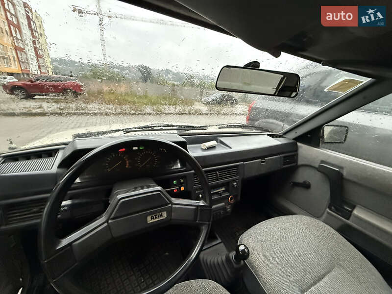 Хэтчбек Москвич/АЗЛК 2141 1991 в Черновцах фото 5 Хэтчбек Москвич/АЗЛК 2141 1991 в Черновцах
