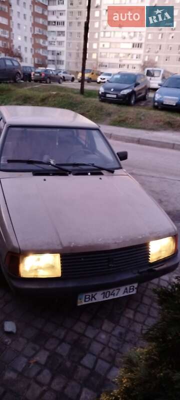 Хетчбек Москвич/АЗЛК 2141 1994 в Вараші