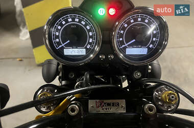 Скремблер Moto Guzzi V7 Racer 2011 в 