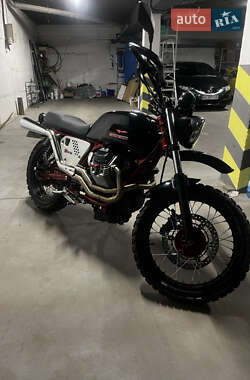 Скремблер Moto Guzzi V7 Racer 2011 в 