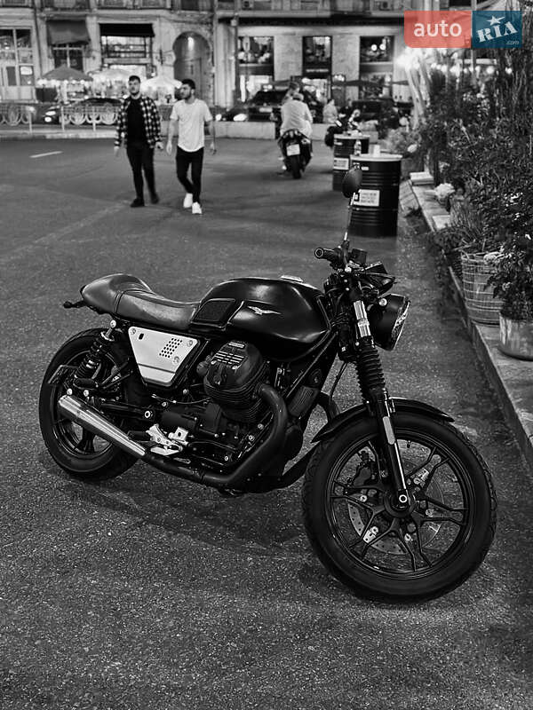 Moto Guzzi V7 Stone 2017