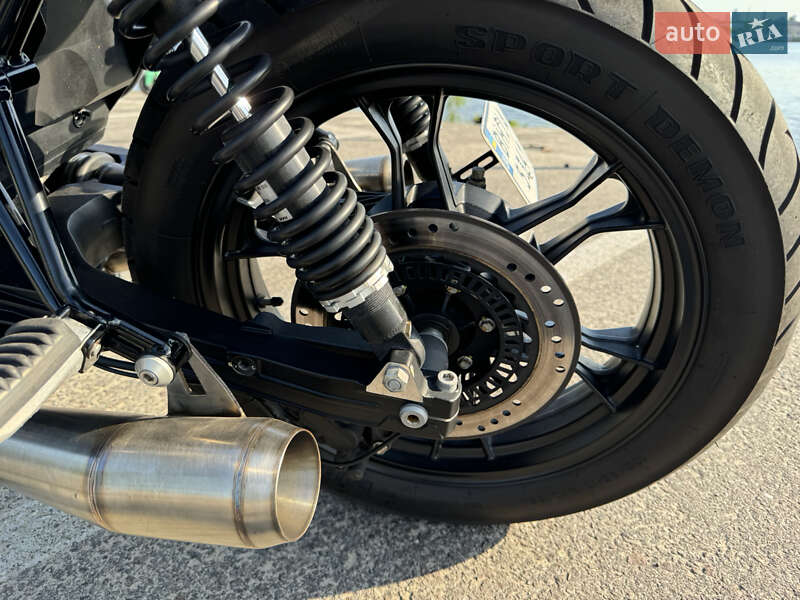 Кафе рейсер Moto Guzzi V7 Stone 2017 в Киеве