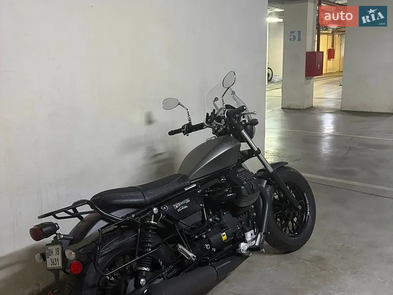 Moto Guzzi V9 2017